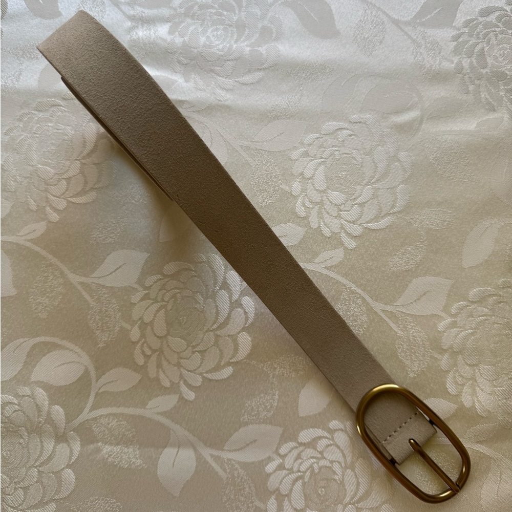 SOLD - NWOT Women’s Leather Tan Belt with Gold Buckle Size M
